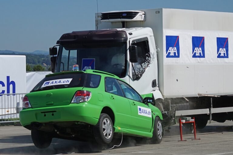 crash test, frontal collision, perone trolley, truck, collision, oncoming traffic, 60 km h, diversion, liability, insurance, mobile, smartphone, car insurance, crash test, collision, collision, insurance, insurance, insurance, car insurance, car insurance, car insurance, car insurance, car insurance